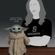 Imagen para el artículo titulado El Baby Yoda de tamaño real ya está aquí y acaba de convertirse en el mayor antojo de todo fan de Star Wars